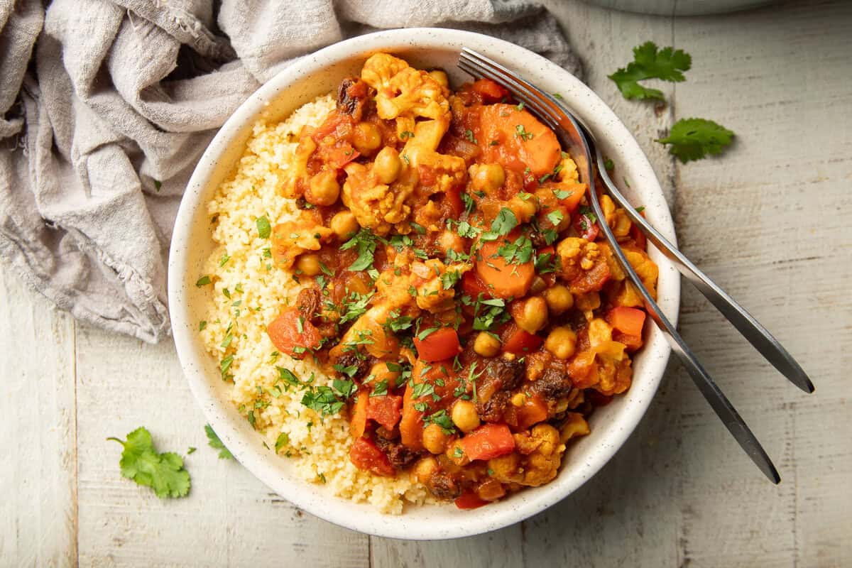 Vegetable Curry with Couscous – Connoisseurus Veg